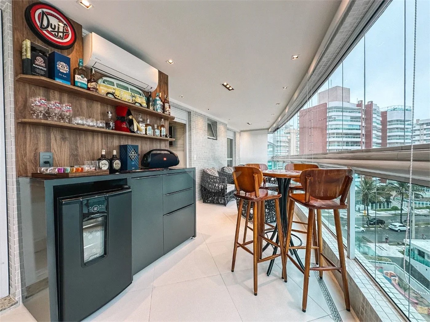 Apartamento à venda com 3 quartos, sendo 2 suítes,  em Riviera de São Lourenço, Bertioga, SP