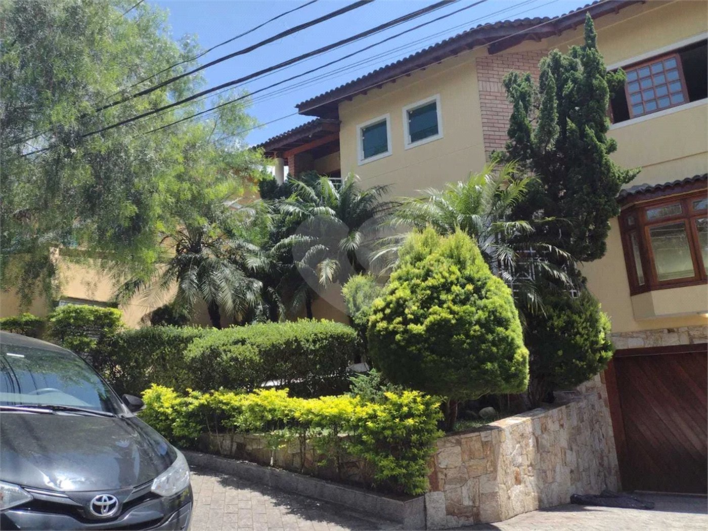 SOBRADO MARAVILHOSO A VENDA NO JARDIM FLORESTA (TREMEMBÉ) - 4 SUÍTES, PISCINA E 6 VAGAS DE GARAGEM