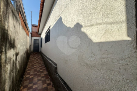 Casa á venda, com 2 Dormitórios e Edícula, em São Carlos-SP.