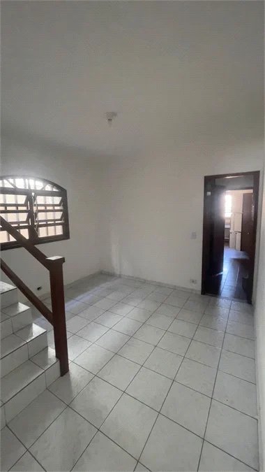 Sobrado à venda com 4 quartos, sendo 1 suíte, em Jardim Ester Yolanda, São Paulo, SP