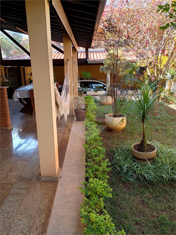 Sobrado com 3 quartos à venda com área gourmet completa e 5 vagas de garagem – Santa Marta - São Carlos/SP