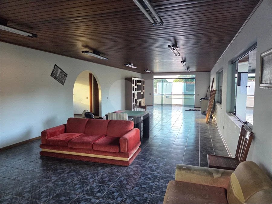 Casa à Venda com 5 quartos em Atibaia/SP