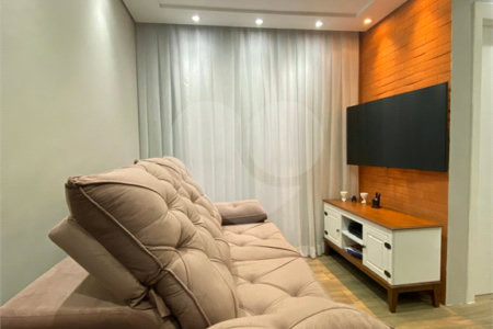 EXCELENTE APARTAMENTO Localizado no bairro do Bom Retiro próximo à Avenida Santos Dumont, com acesso