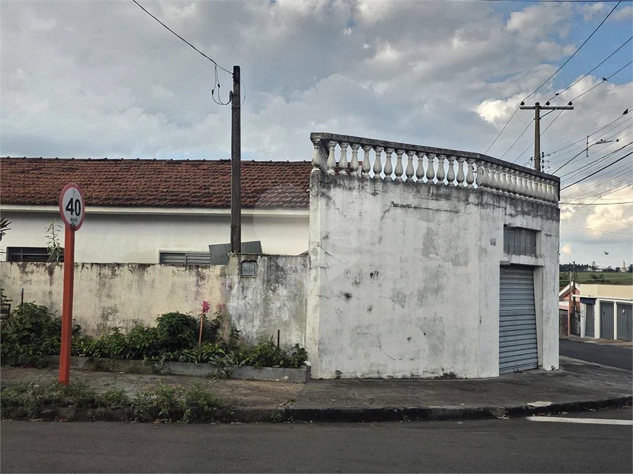 Casa térrea, 2 dormitórios com salão comercial Jd. Nova São Carlos