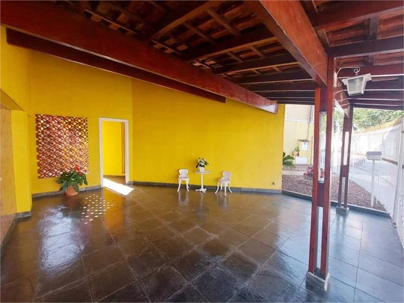 Casa térrea no centro comercial do Taboão da Serra,