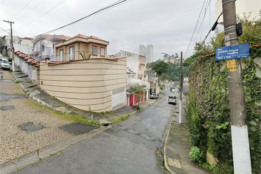 Sobrado Moderno à Venda na Pedra Branca, 3 Dormitórios, 1 Suíte, Piscina