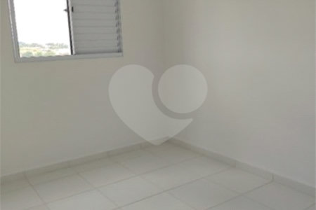 Apartamento no Condomínio Parque dos Manacás.