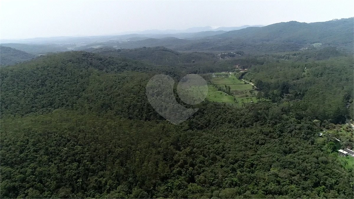 Sítio à venda com 8 quartos, sendo 4 suítes, em Taiaçupeba, Mogi das Cruzes, SP
