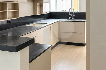 Casa em Condômino com 3 suítes para Locação