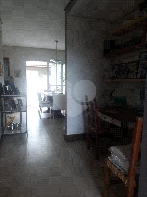 Sobrado à Venda no Condomínio Picollo Villagio com mobilha