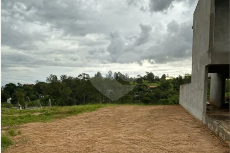 Refúgio Exclusivo em Indaiatuba: Lote Premium com Vista para o Lago e Projeto Aprovado no Condomínio Casa do Lago
