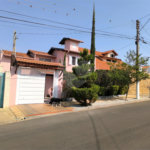 Casa à Venda no Santa Marta com 3 Suítes e Piscina