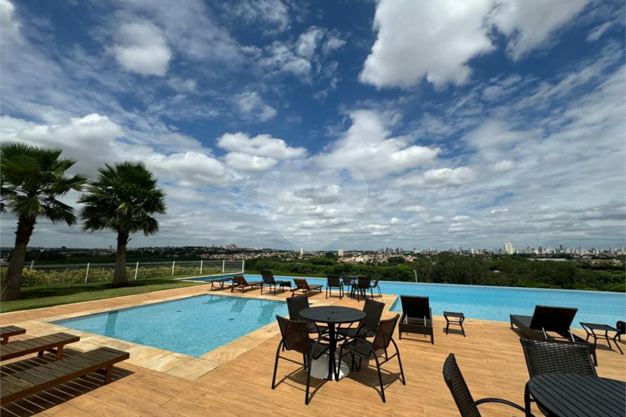 Casa térrea em estilo neoclássico com 3 suítes, no Condomínio Damha 2, na cidade de Piracicaba - SP.