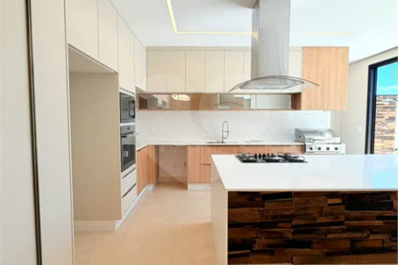 Casa térrea com 3 suítes no Condomínio Residencial Viena em Indaiatuba-SP - Acabamento de alto padrão - R$ 1.690.000,00 - AT 250 m² - AC 158 m² - 3 suítes,, sendo 1 suíte master com closet - Sala para dois ambientes (estar e jantar) - Cozinha planejada com ilha cooktop, forno elétrico e micro-ondas,