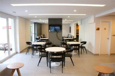 Apartamento 32 m2, com 1 dormitório e 01 vaga de garagem