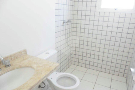 Casa à venda com 4 quartos, sendo 2 suítes,  no condomínio Bristol Village, São Paulo - SP