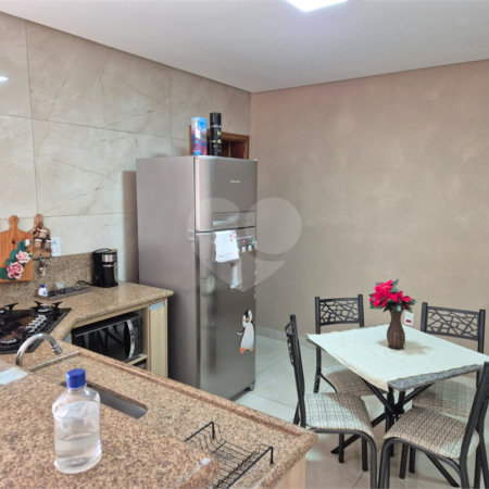 Casa com 2 Dormitórios á venda, em São Carlos.