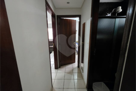 Casa térrea à venda no Douradinho com 2 quartos e edícula com mais dois quartos e 2 banheiros.