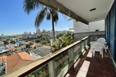 CASA DIFENCIADA NO PACAEMBU