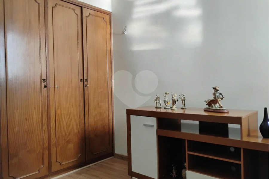 Vende-se apartamento no Jardim Aeroporto com 03 dormitórios