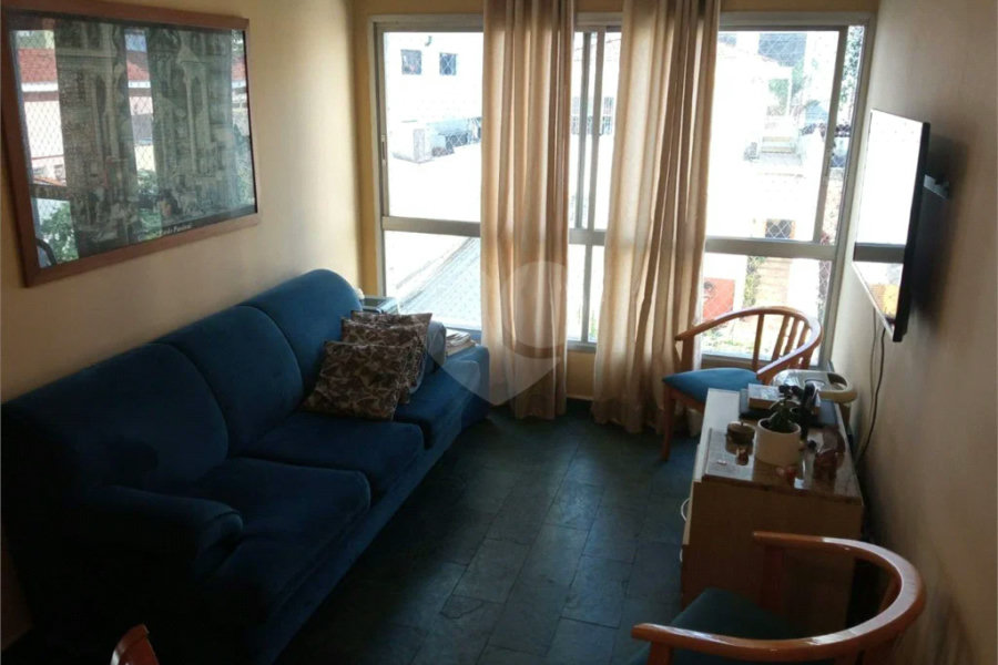 Lindo apartamento, muito bem conservado, com bom espaço interno.