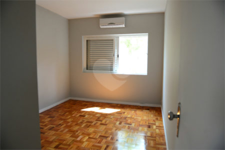 Casa térrea em Araraquara/SP.