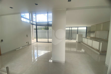 Casa à Venda no Condomínio Damha III