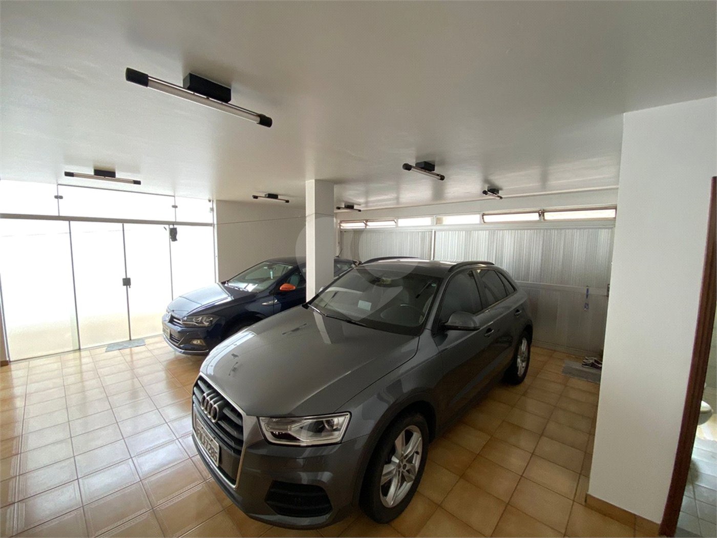 Casa Térrea com 3 suítes, sendo 1 suíte master.