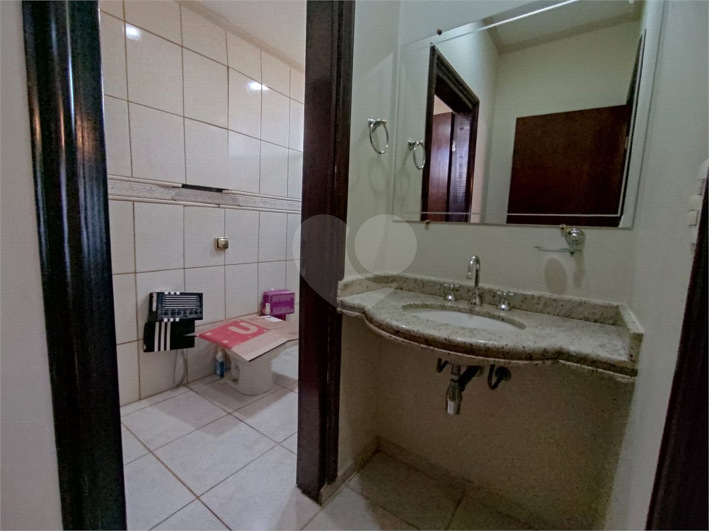 Sobrado espaçoso com 3 quartos,no Parque Fehr á Venda!