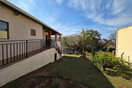 Casa com 3 dormitórios e piscina no Condomínio Cafezal VI em Itupeva SP