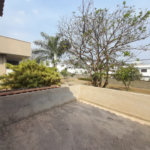 Casa em Construção com Área Gourmet e Piscina no Condomínio Damha II