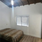 CASA EM CONDOMÍNIO FECHADO COM 220M² Área Construída e 1500m² de Area Total com 4 Suítes. Cond Village de Atibaia - Atibaia -Sp