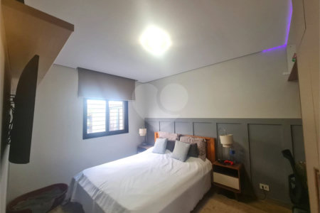 Casa térrea com 3 quartos à venda em Interlagos - SP