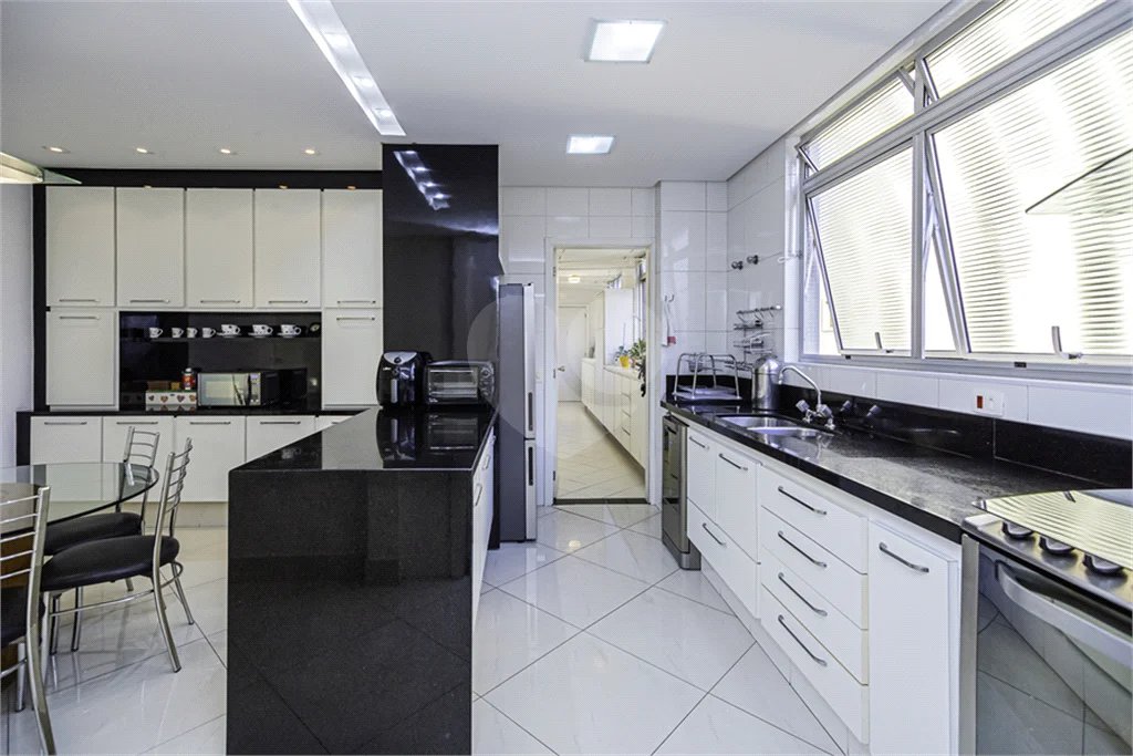 Apartamento á venda em Higienópolis com 212m² 3 dormitórios 1 suíte 2 vagas