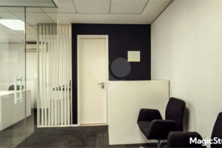 Sala comercial com 35m², 1 vaga, 1 banheiro, à venda na Barra Funda.