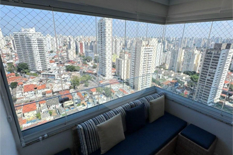 Apartamento á venda de 81m2 no Ipiranga com 2 dorms, 2 suítes, 3 banheiros, 2 vagas. Estuda permuta.