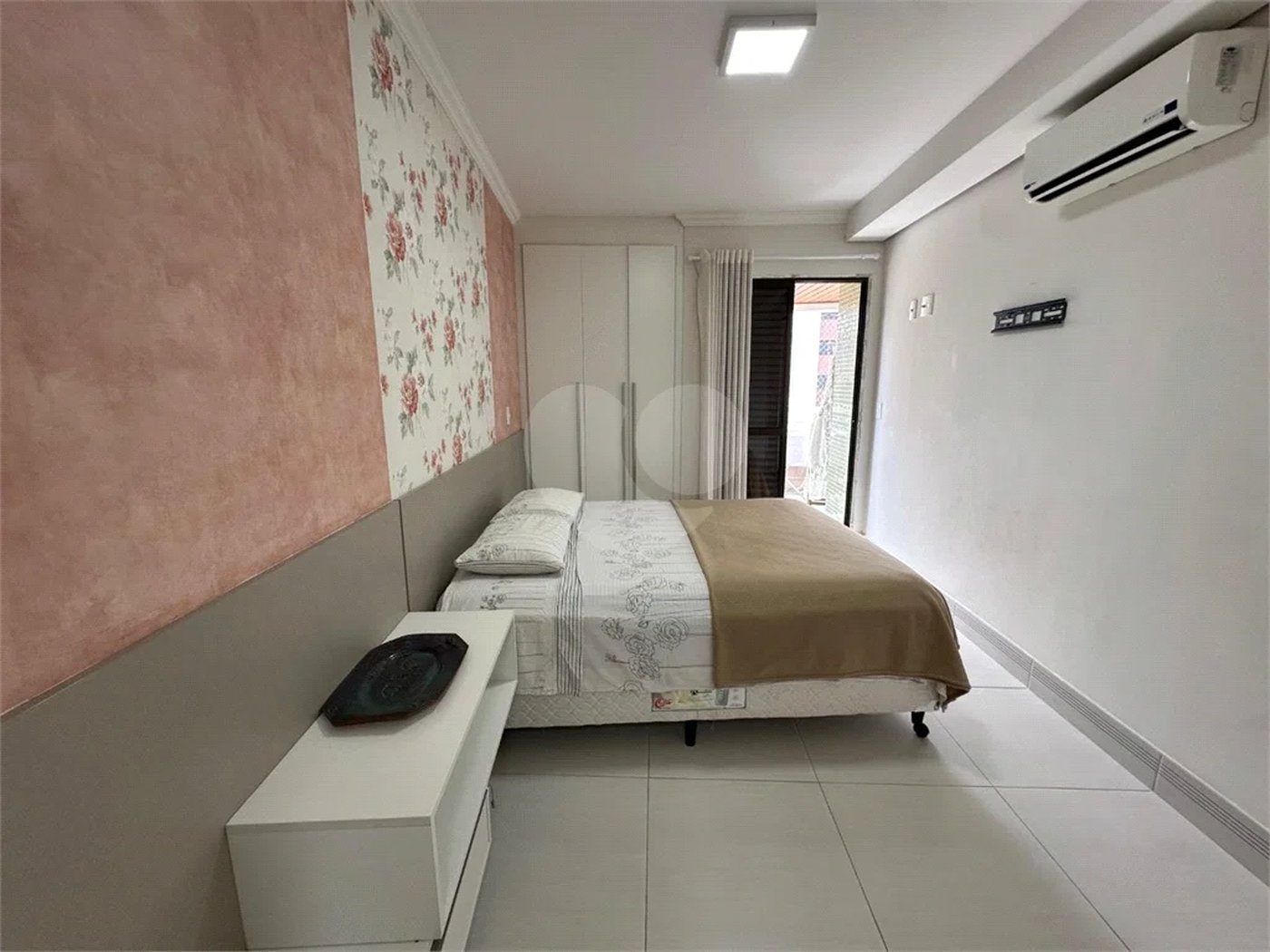 Apartamento à venda com 3 quartos, sendo 1 suíte, em Riviera de São Lourenço, Bertioga, SP