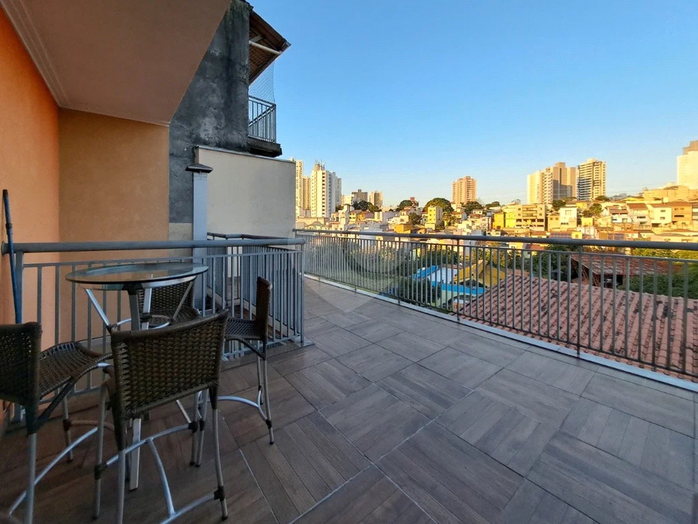 Sobrado com 425 m², 3 suítes e 4 vagas de garagem, à venda no bairro Santa Maria em São Caetano do Sul