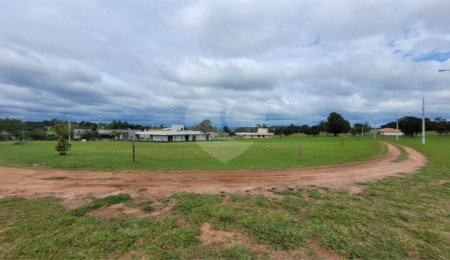 Terreno à venda no condomínio Vila Pinhal, Itirapina - SP