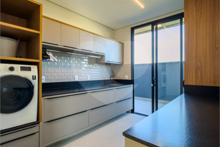 Indaiatuba - Quintas da Terracota - 1252 m² de terreno - casa térrea com 514 m² de área construída -3 vagas de garagem cobertas e 3 descobertas Lavabo - Sala de estar e jantar amplas e integradas - Escritório privativo - Cozinha toda equipada com geladeira, forno, micro-ondas, lava-louças,