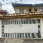 Sobrado à venda com 150 metros de área util e possui 3 dormitórios, sendo 1 suíte.