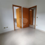 Casa térrea em Atibaia com 3 suítes, sala 2 ambientes, 2 vagas garagem, excelente localização, pronta para morar