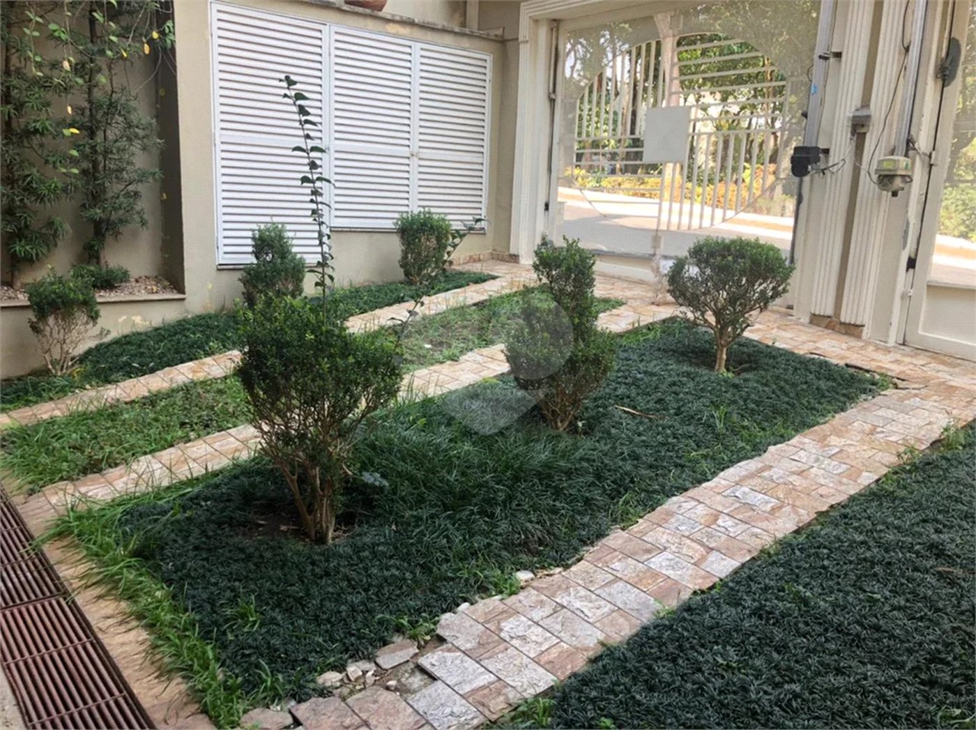 Sobrado com 363m² à venda no Alto da Moóca - 3 suítes e 6 vagas.