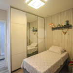 Espaço, conforto e uma localização privilegiada fazem deste apartamento mobiliado no Baeta Neves, em São Bernardo do Campo, uma excelente opção para seu novo lar. Com 118 m², três dormitórios e quatro banheiros, o imóvel oferece ambientes amplos para acomodar a família e receber amigos com comodidad