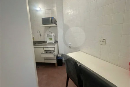 Sala comercial para venda ou locação na Avenida Paulista. 68m2