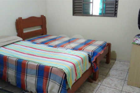 Casa térrea com 2 dormitórios.