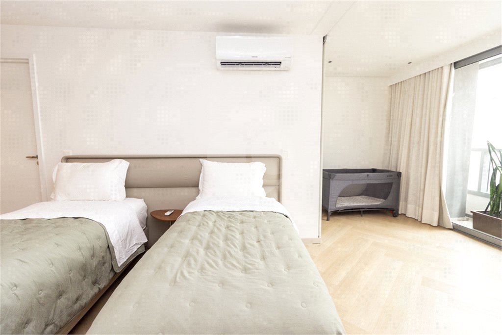 Duplex com 159m² à venda com 2 suítes, 1 dormitório, 1 escritório e 2 vagas de garagem nos Jardins