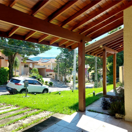 Casa charmosa e elegante localizada no deslumbrante Condomínio Villagio Capriccio Louveira SP