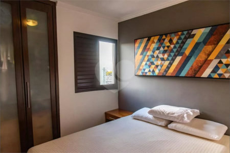 Apartamento à venda na Vila Mariana, 63 m², 2 dormitórios sendo 1 suíte, sacada, 2 vagas