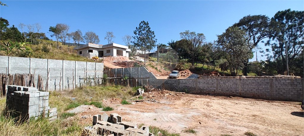 Terreno em Atibaia com 681 metros, pronto para construir, excelente localização, aceita financiamento